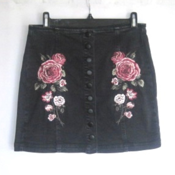 Kendall & Kylie Embroidered Denim Mini Skirt - Picture 2 of 6